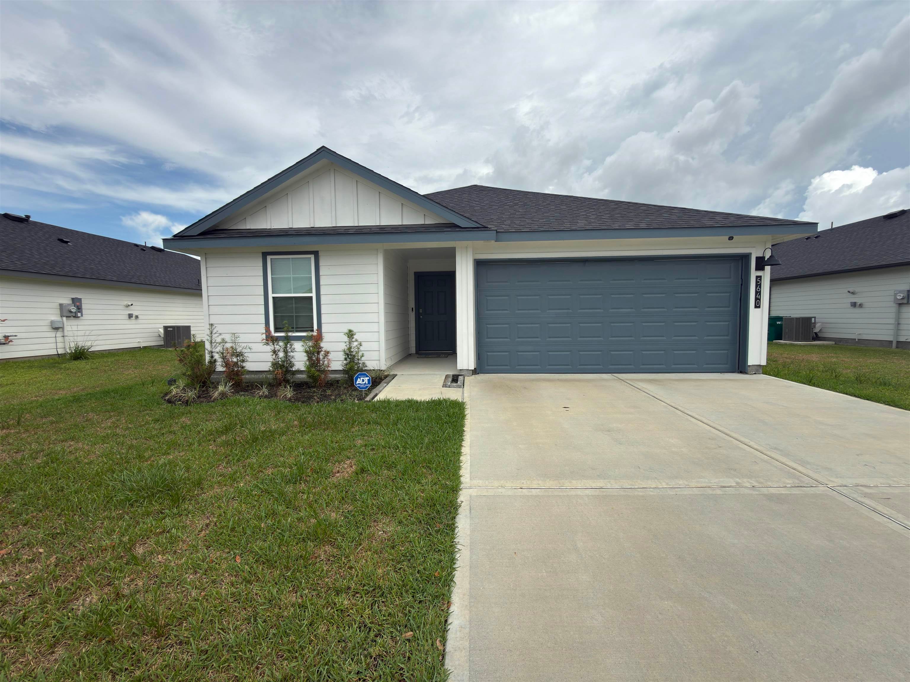 5640 Spoonbill Lane — photo