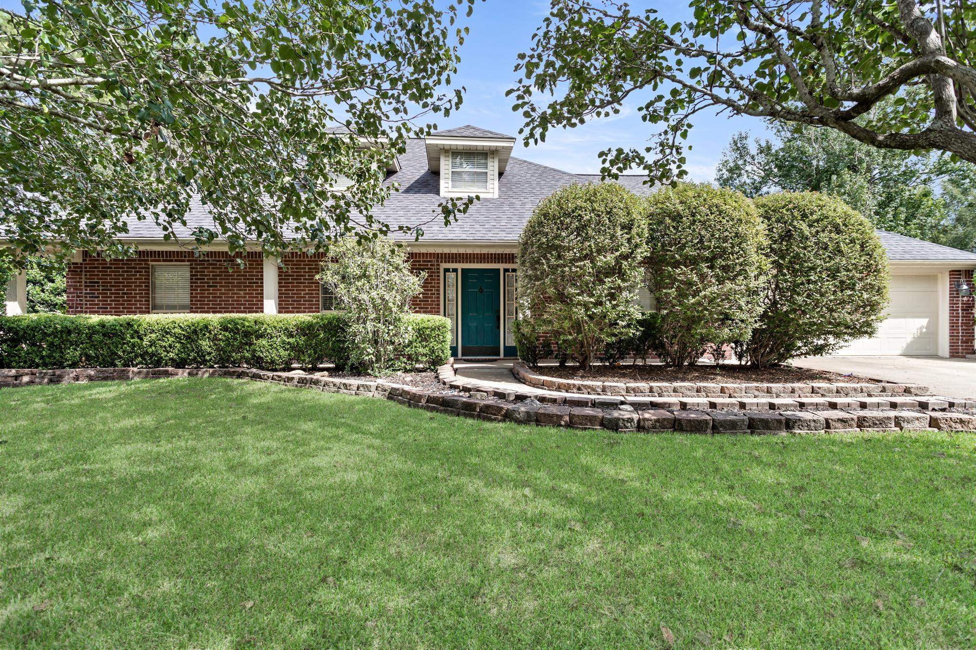 128 Greenleaf Dr — photo