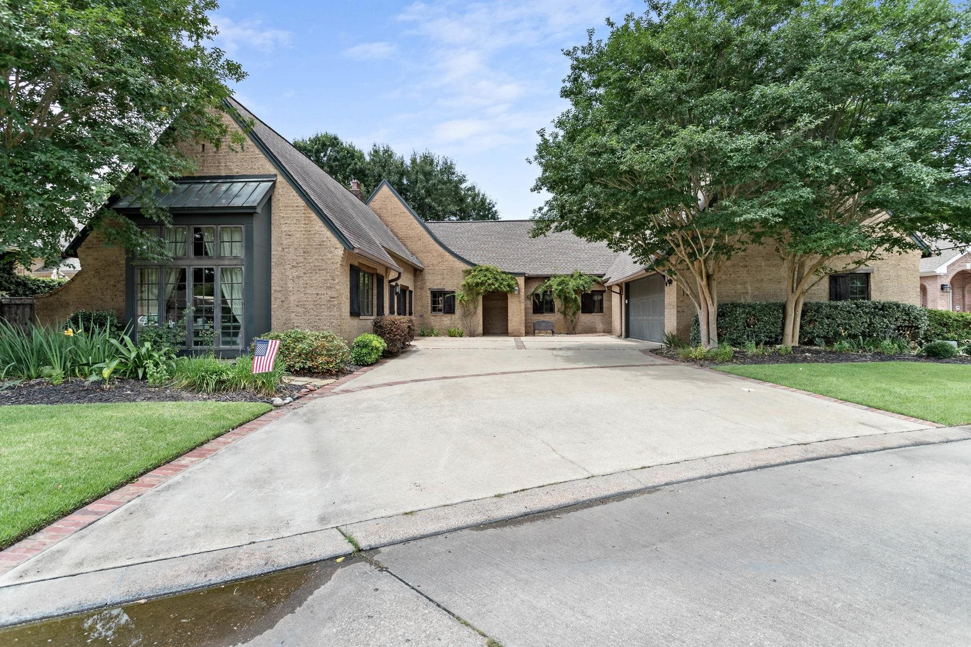 19 Waterford Dr. — photo
