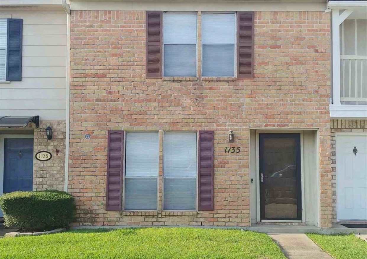 1135 Park Meadow — photo