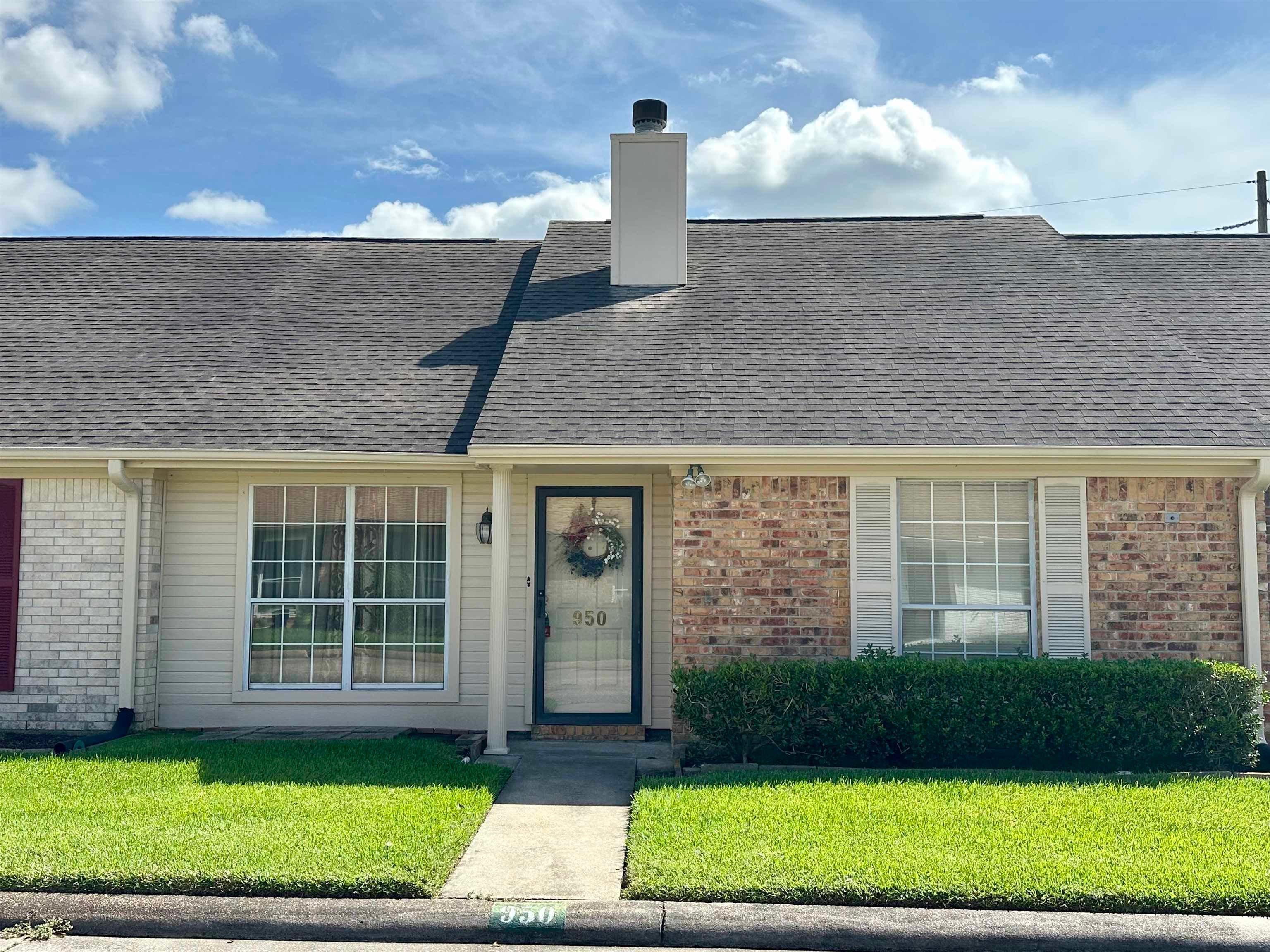 950 Green Meadow — photo