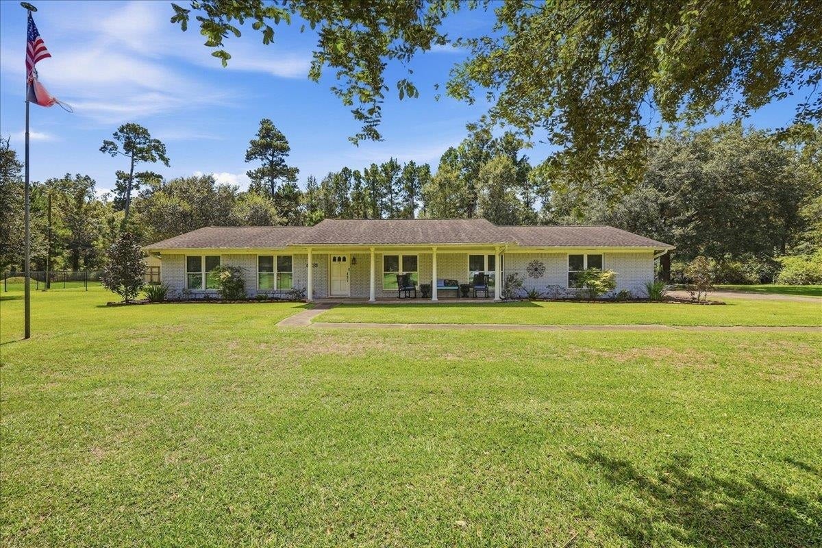 8105 Canterbury Dr — photo