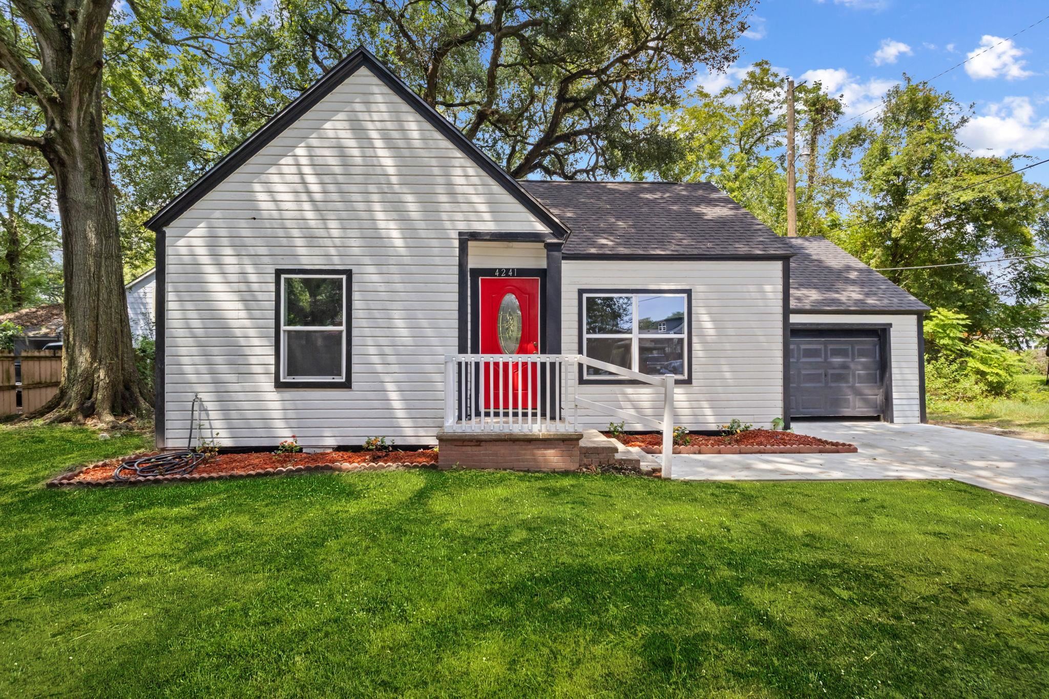 4241 Forest Dr — photo