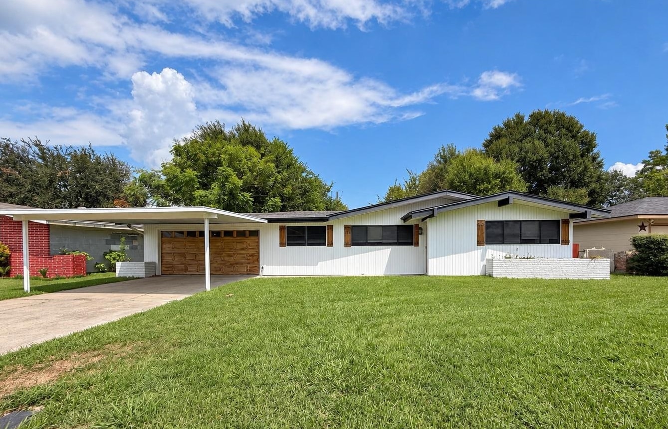 1718 Lakecrest Drive — photo