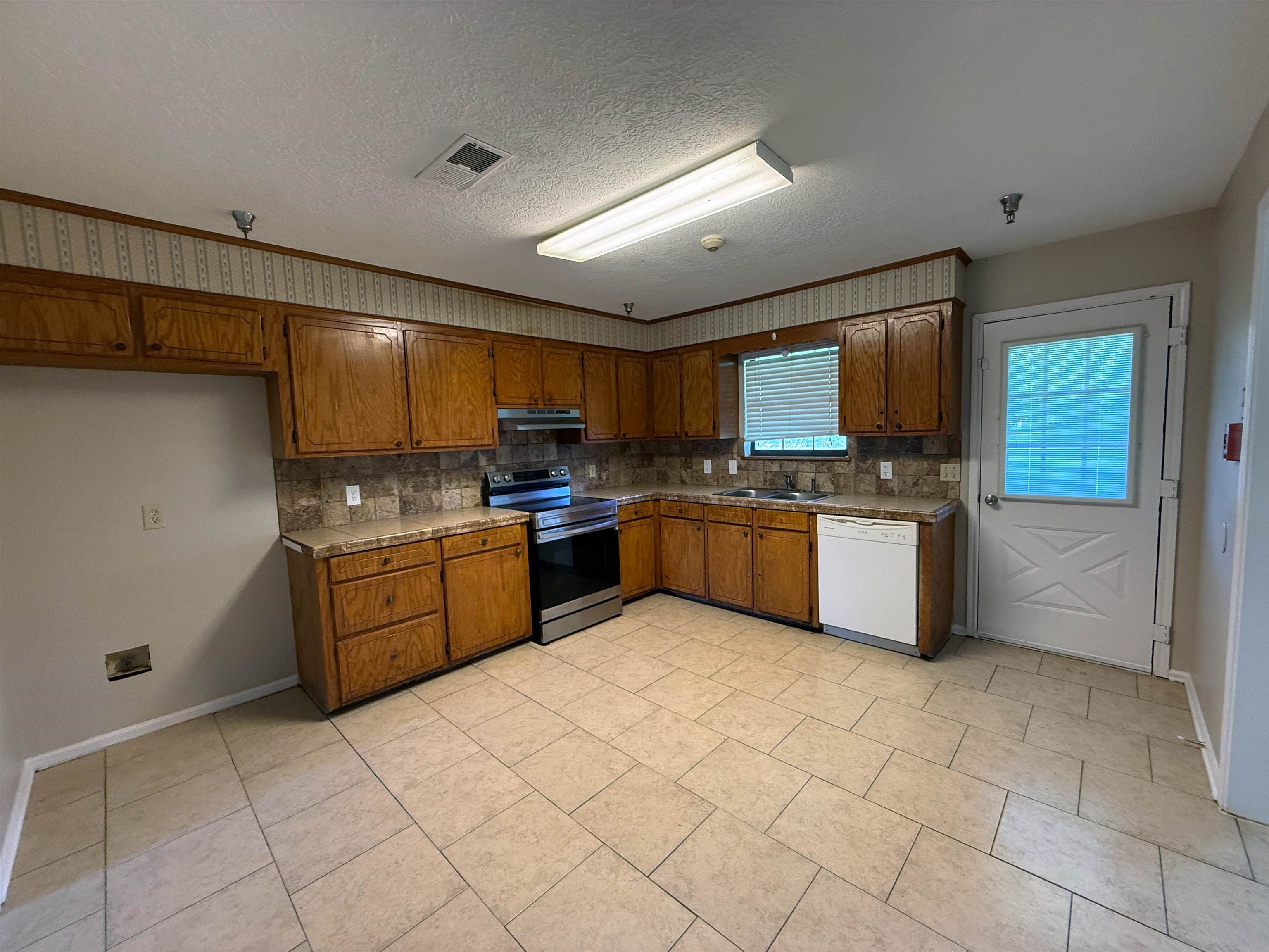 101 Oglesbee, Silsbee, TX 77656 — photo 3