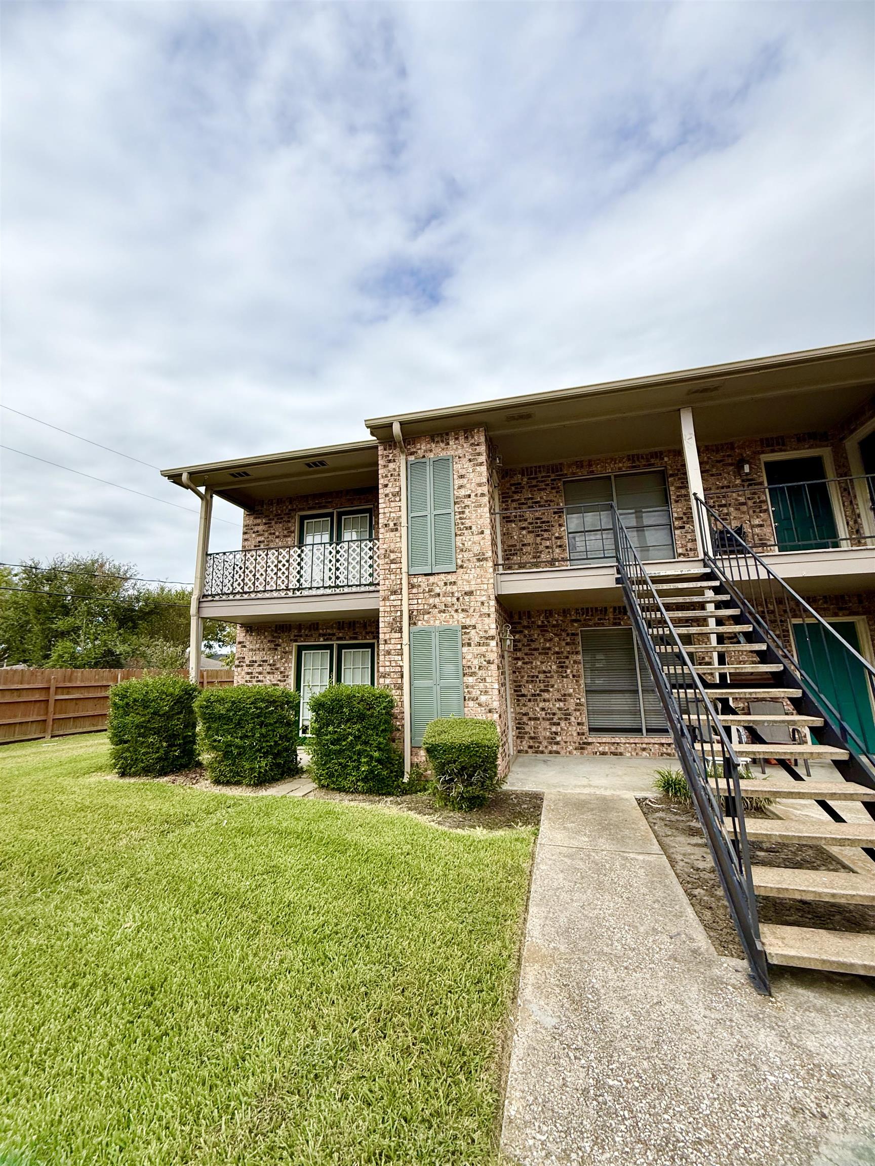 6801 Camden Lane Unit 12 — photo
