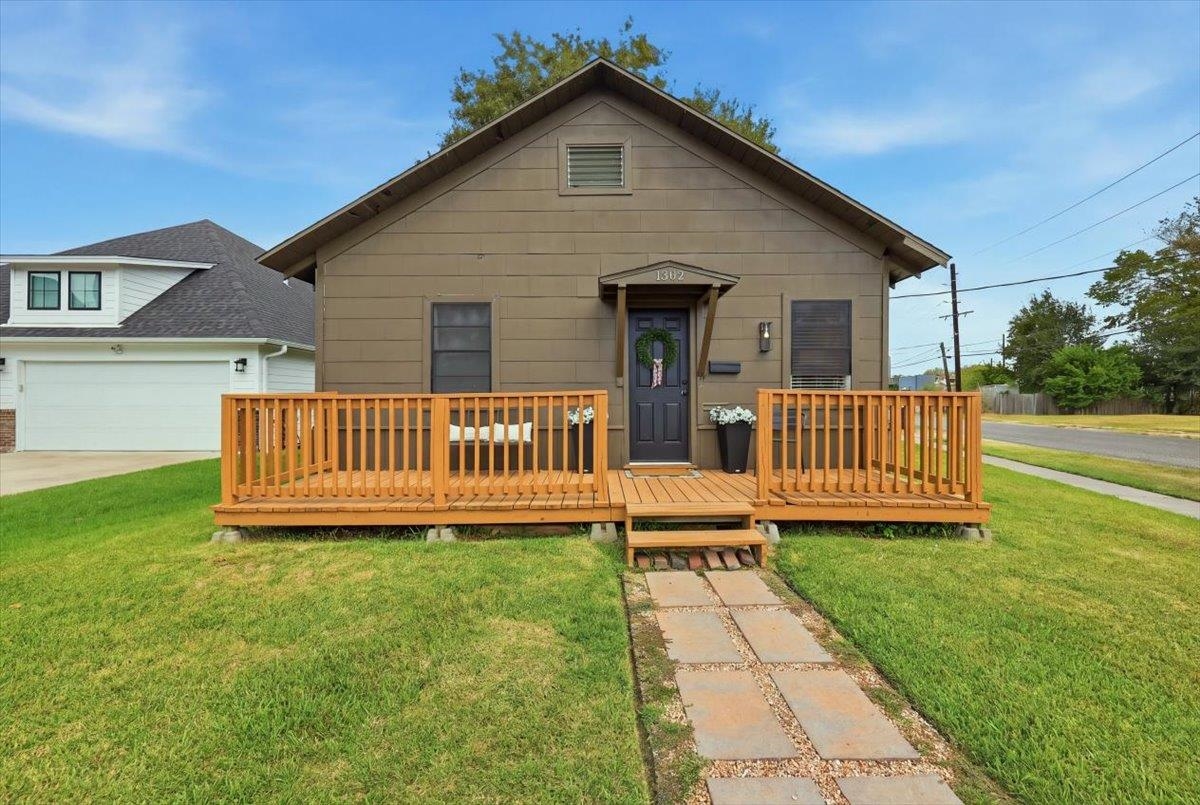 1302 Katy — photo