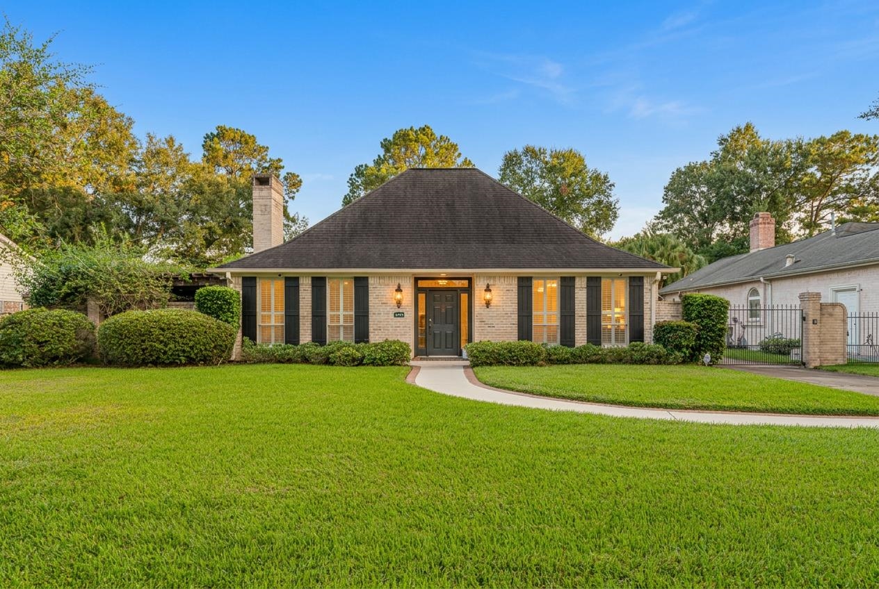 6475 Wellington Place — photo