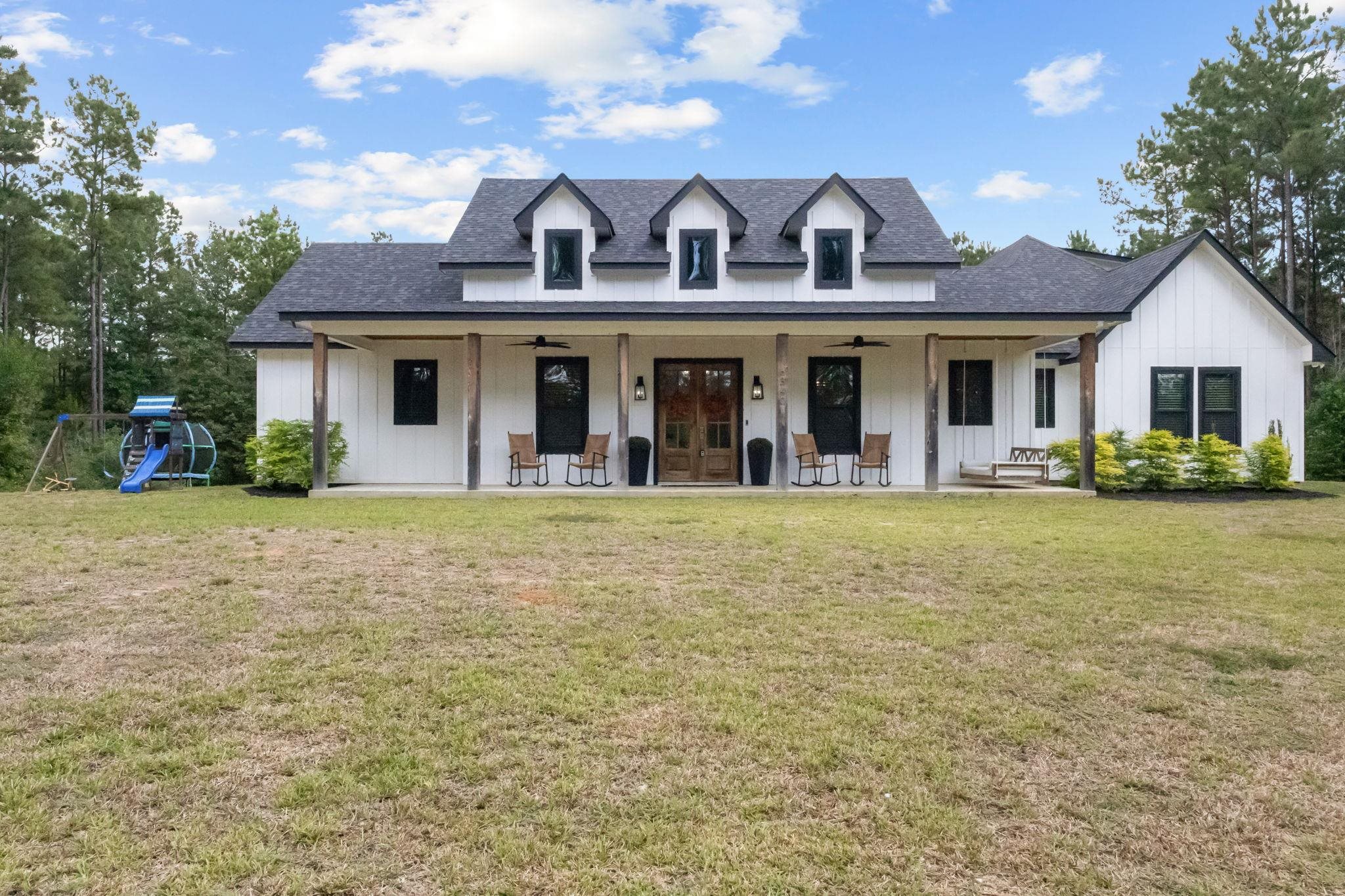 6540 FM 3065 — photo
