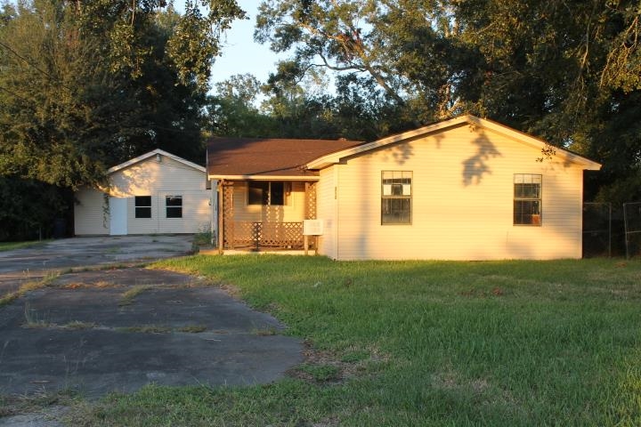 3512 Central Drive — photo