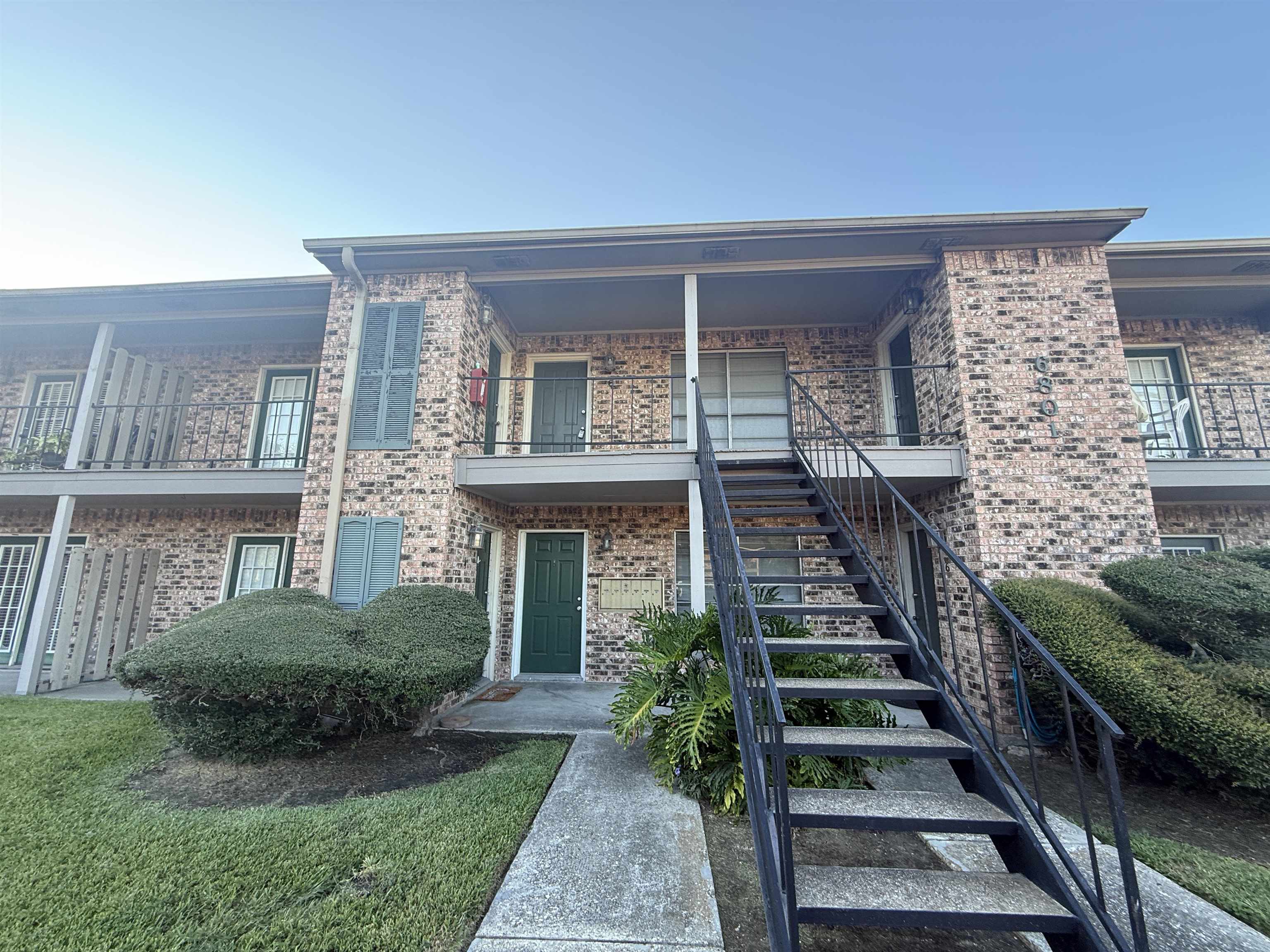 6801 Camden #8 — photo