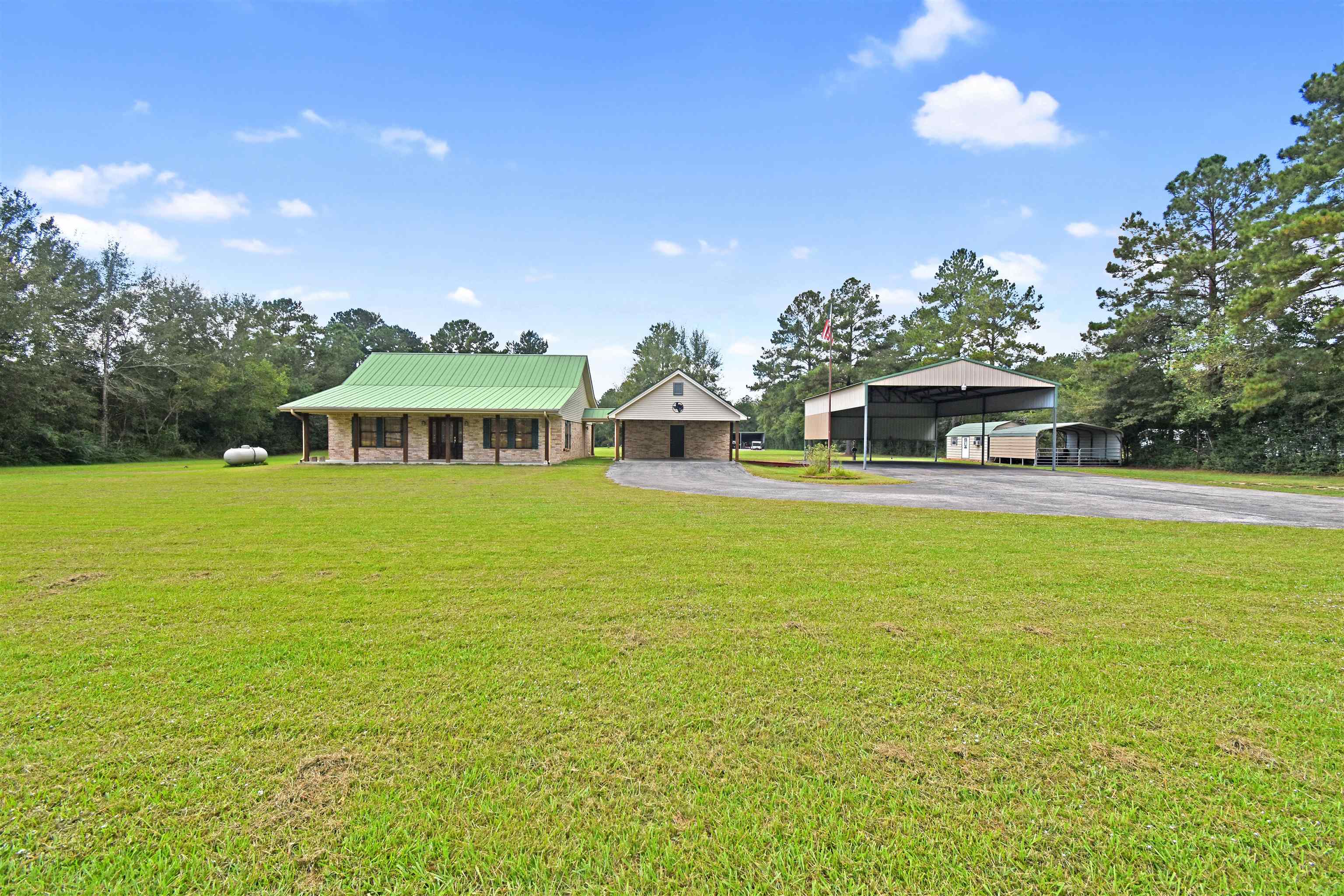 3637 Brownlea Road — photo