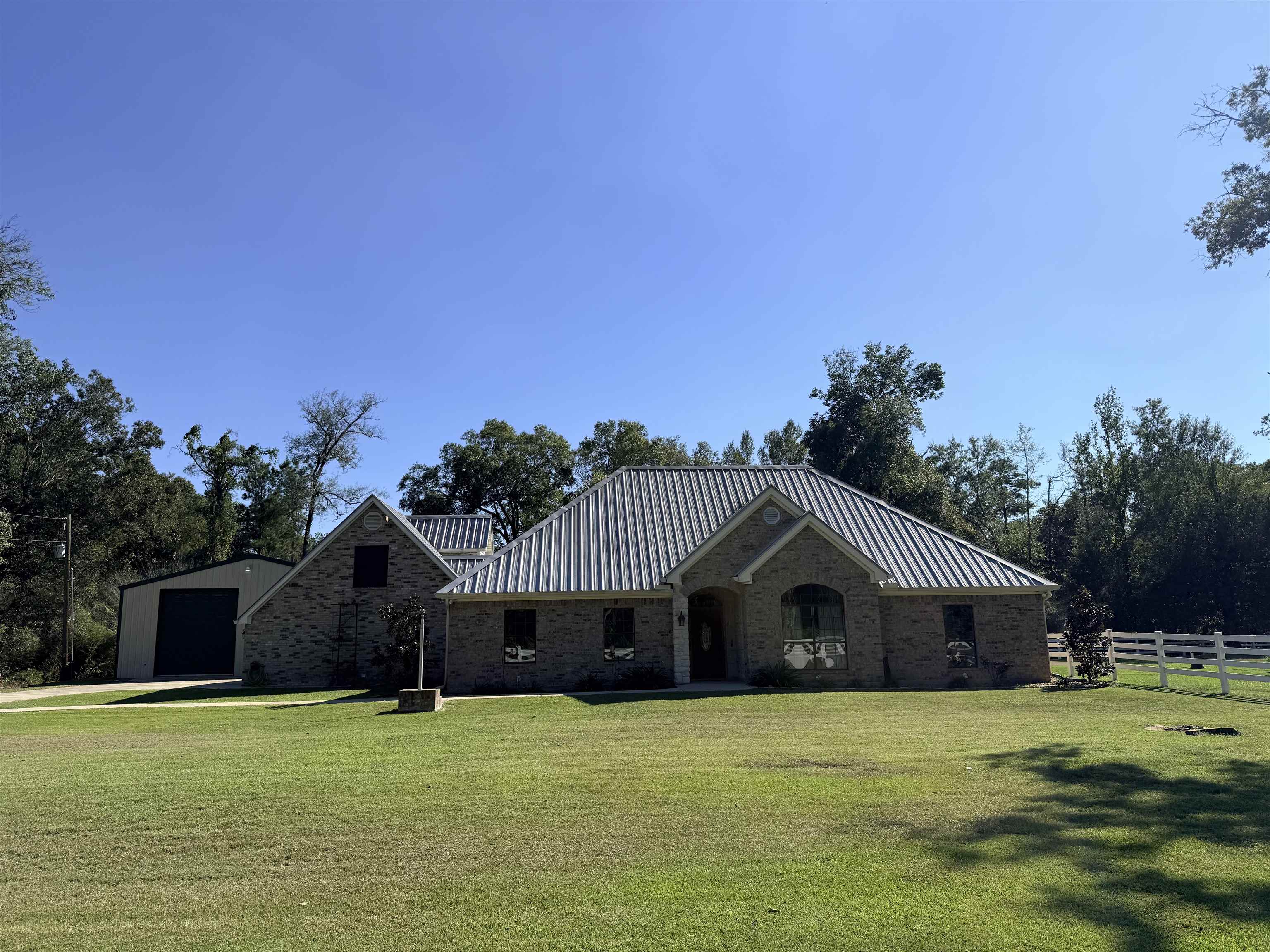 2552 Kenneth Drive — photo