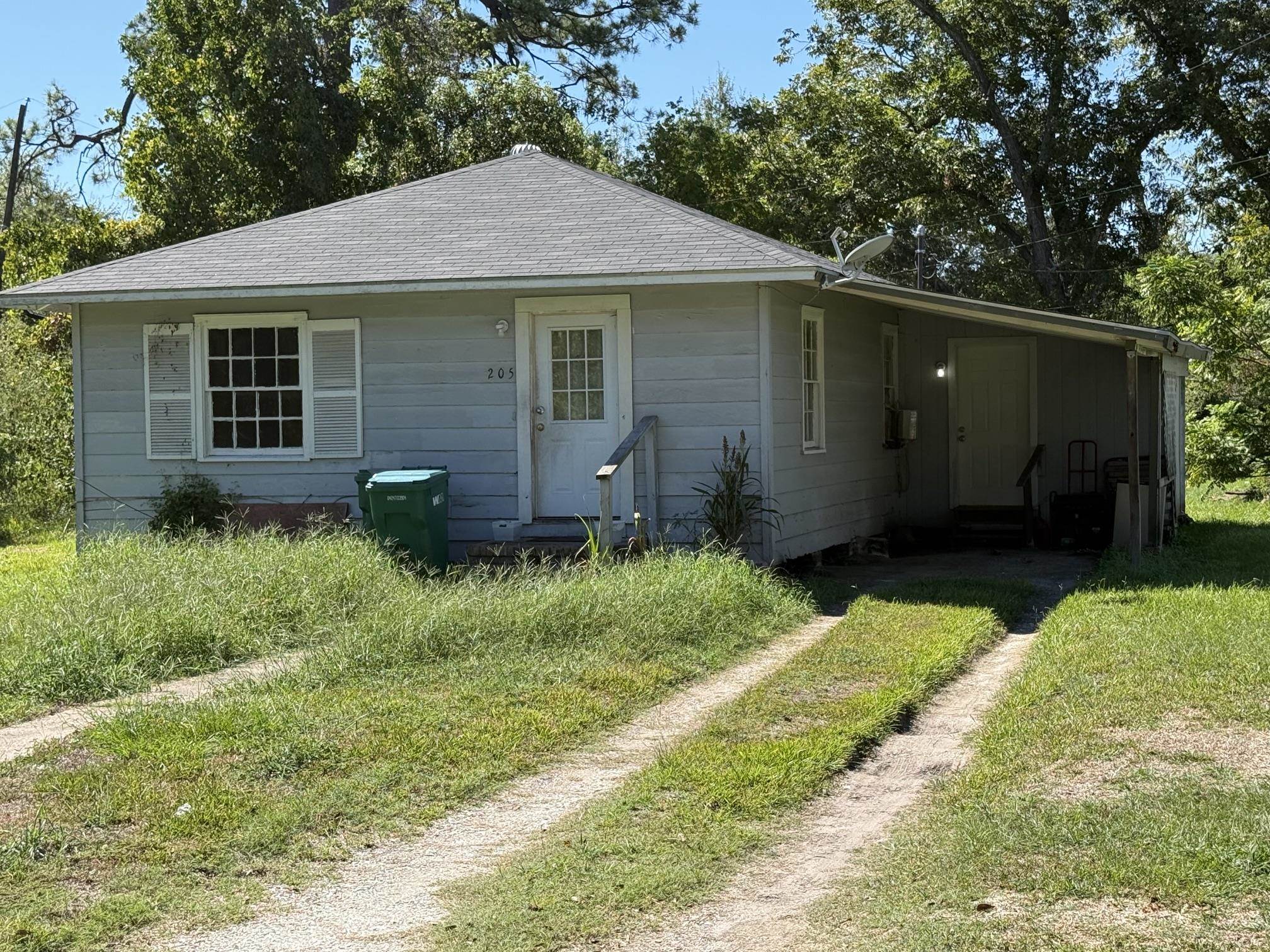 205 Lakeside, Orange, TX — photo 2