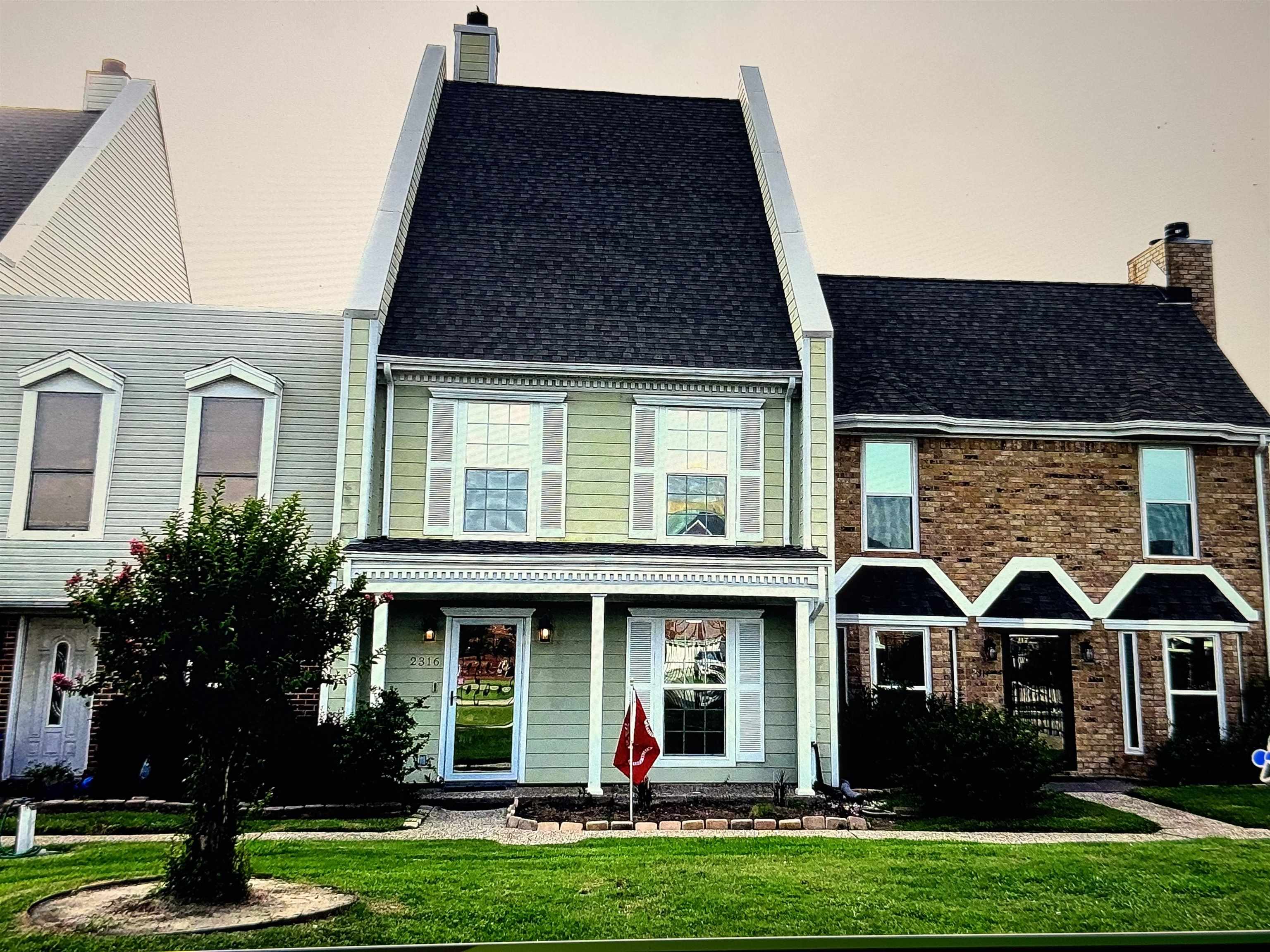 2316 Knickerbocker Lane — photo
