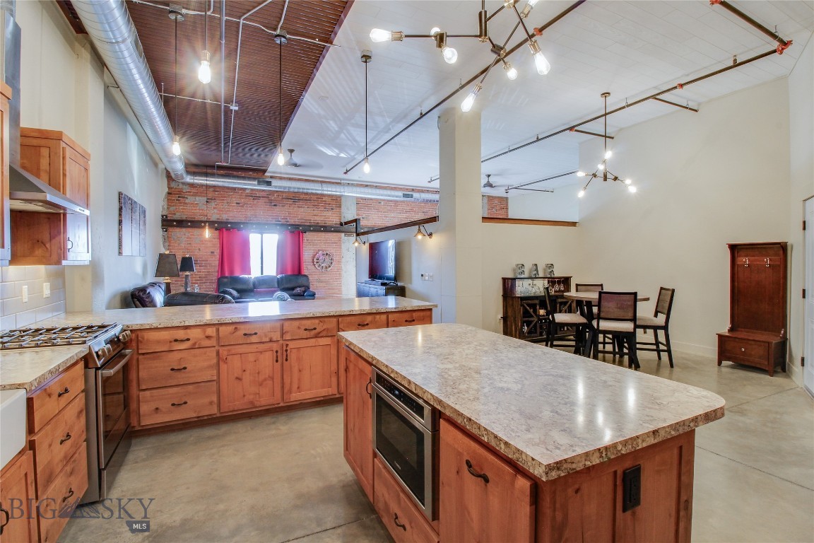 1363 Montana Avenue 302 — photo