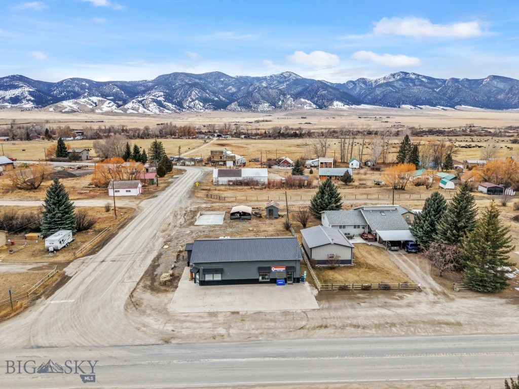2325 Mt Hwy 287 — photo
