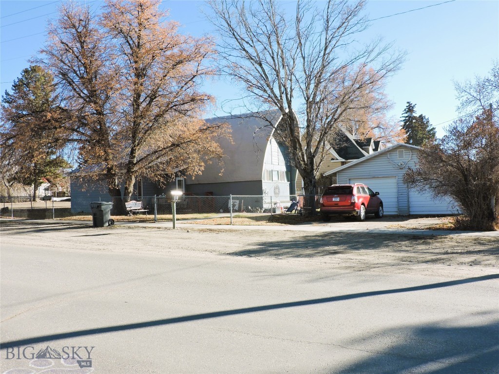 110 E Hamilton — photo