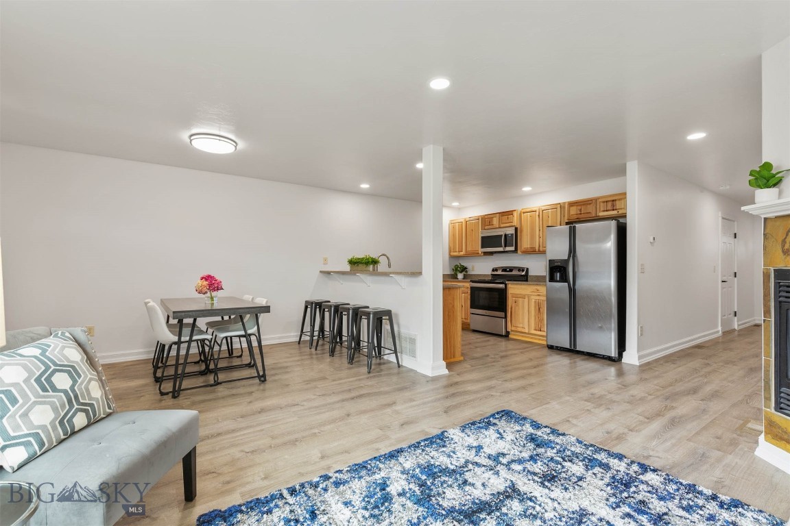 3147 Cattail Street C — photo