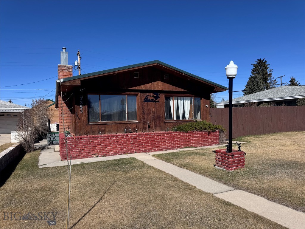 1353 Dewey — photo