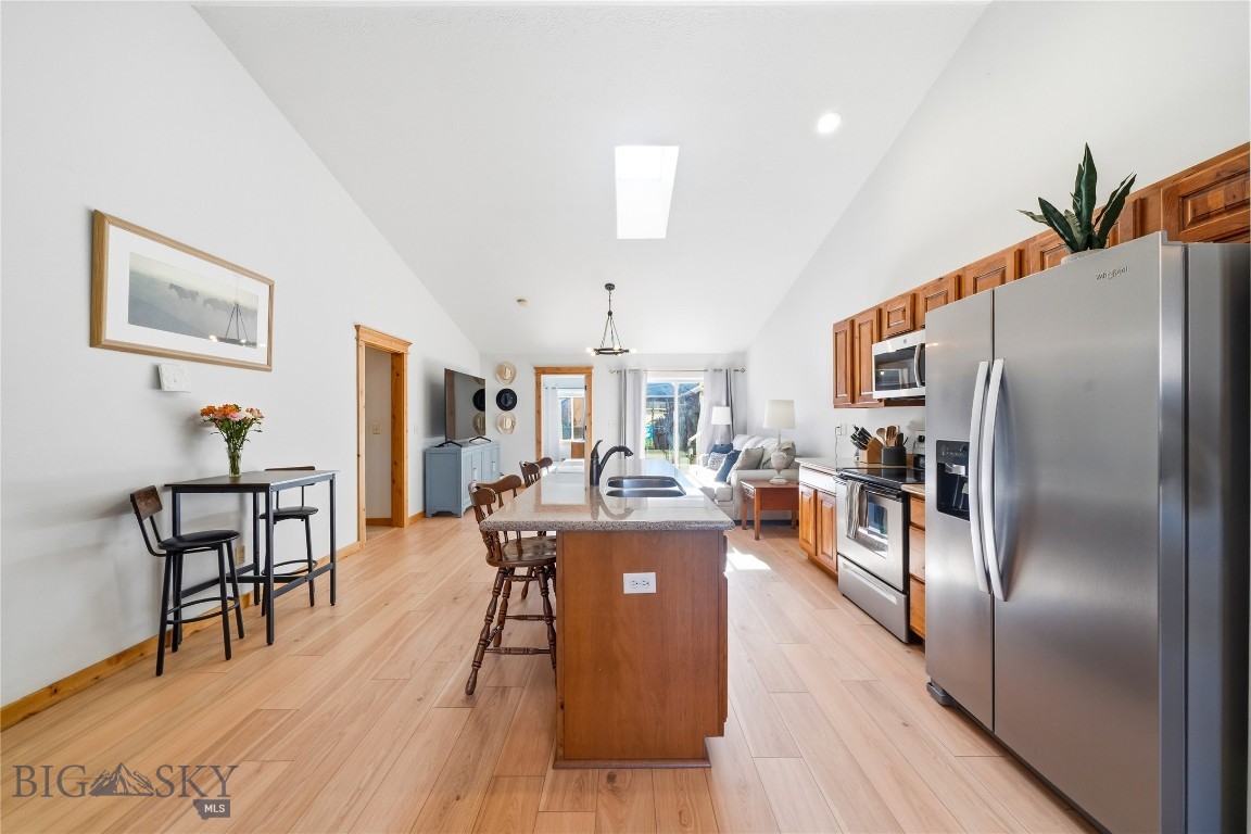 145 Talon Way B — photo