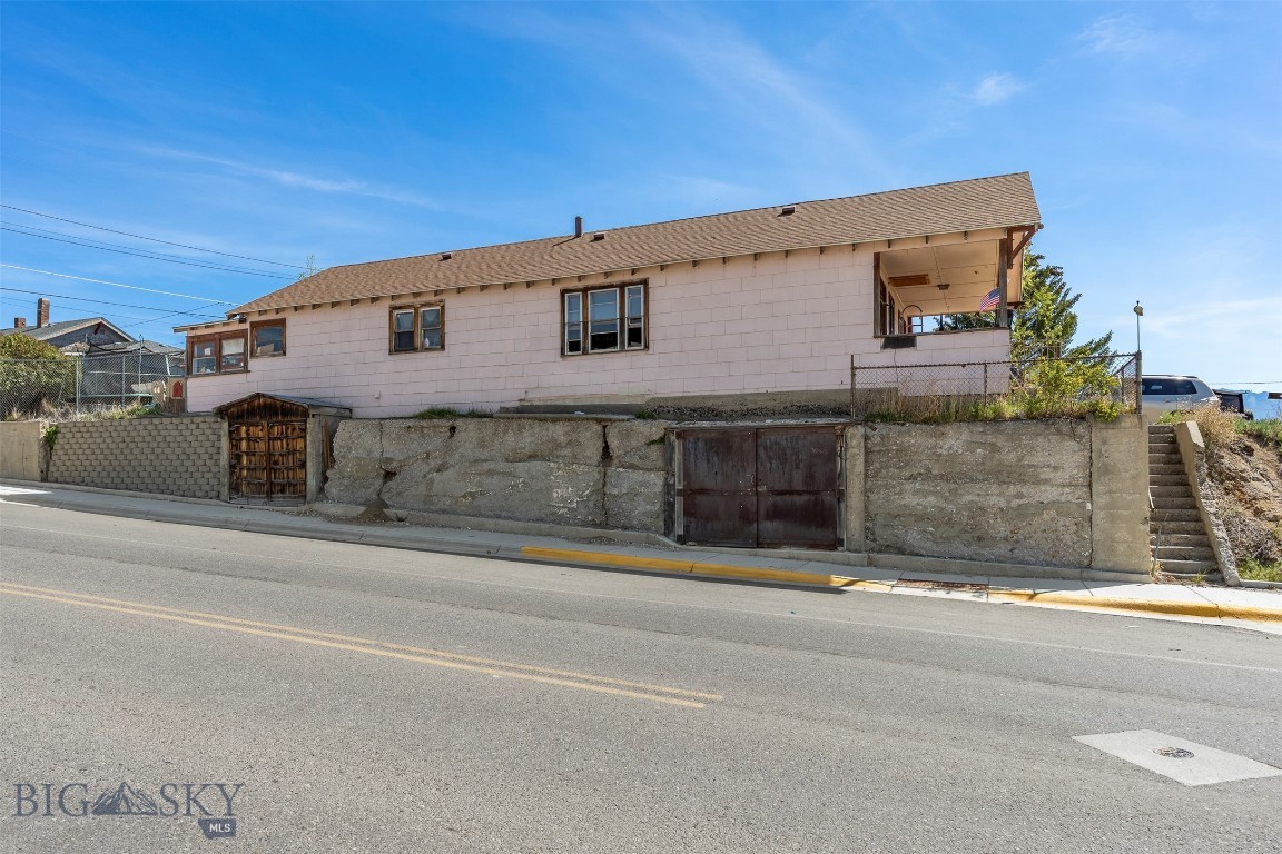 855 Lewisohn, Butte, MT 59701 — photo 3