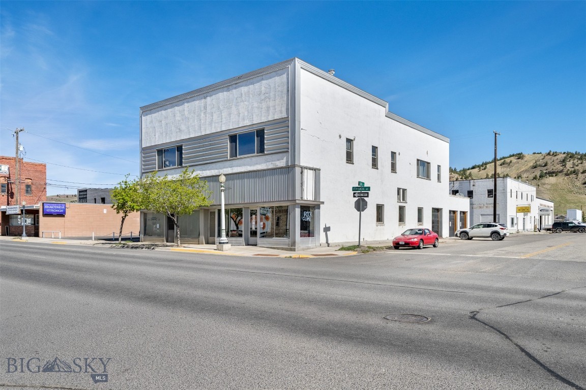 124 E Commercial Avenue — photo
