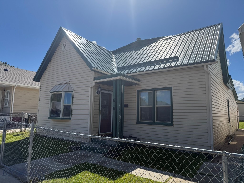 616 Cedar Street — photo