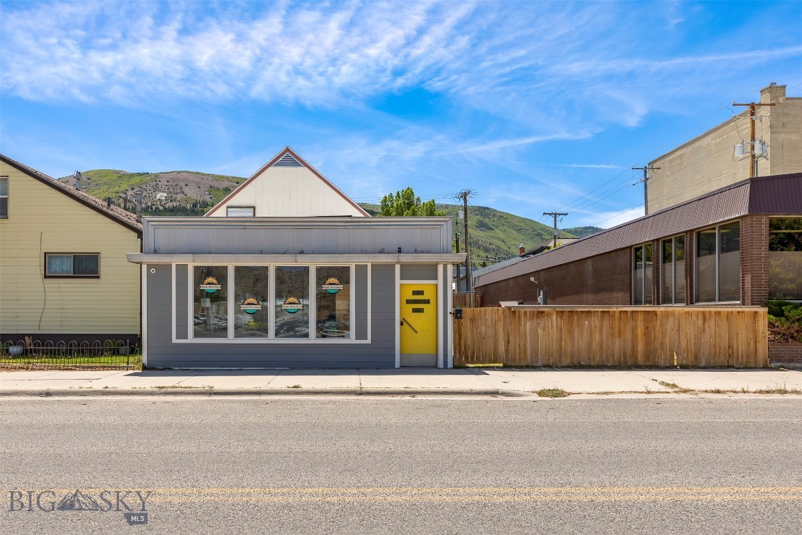 117 E 3rd Street — photo