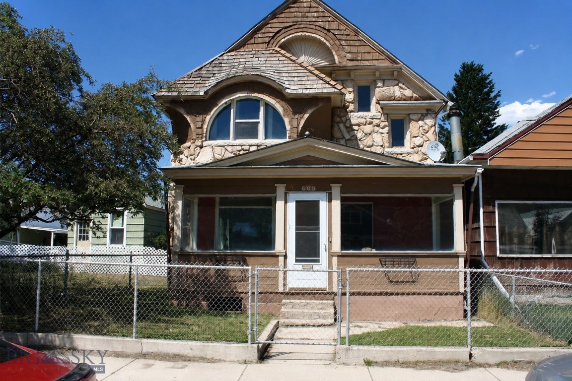 608 E Commercial — photo