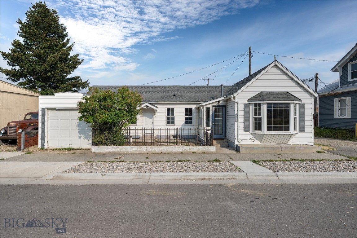 411 Ash Street — photo