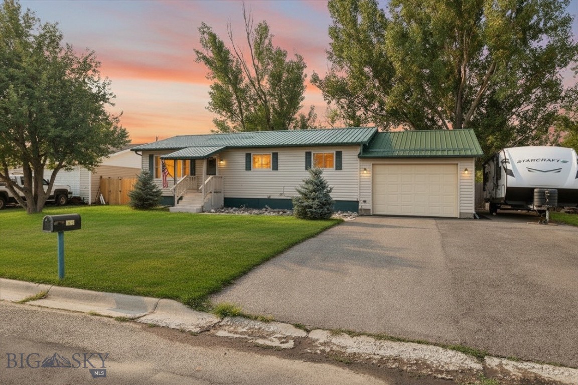 1722 Cheryl Street — photo