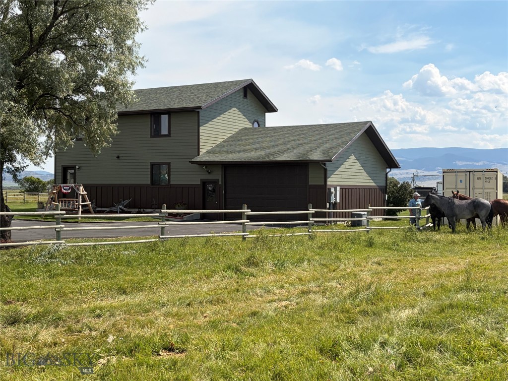 1136 Mt Highway 55 — photo