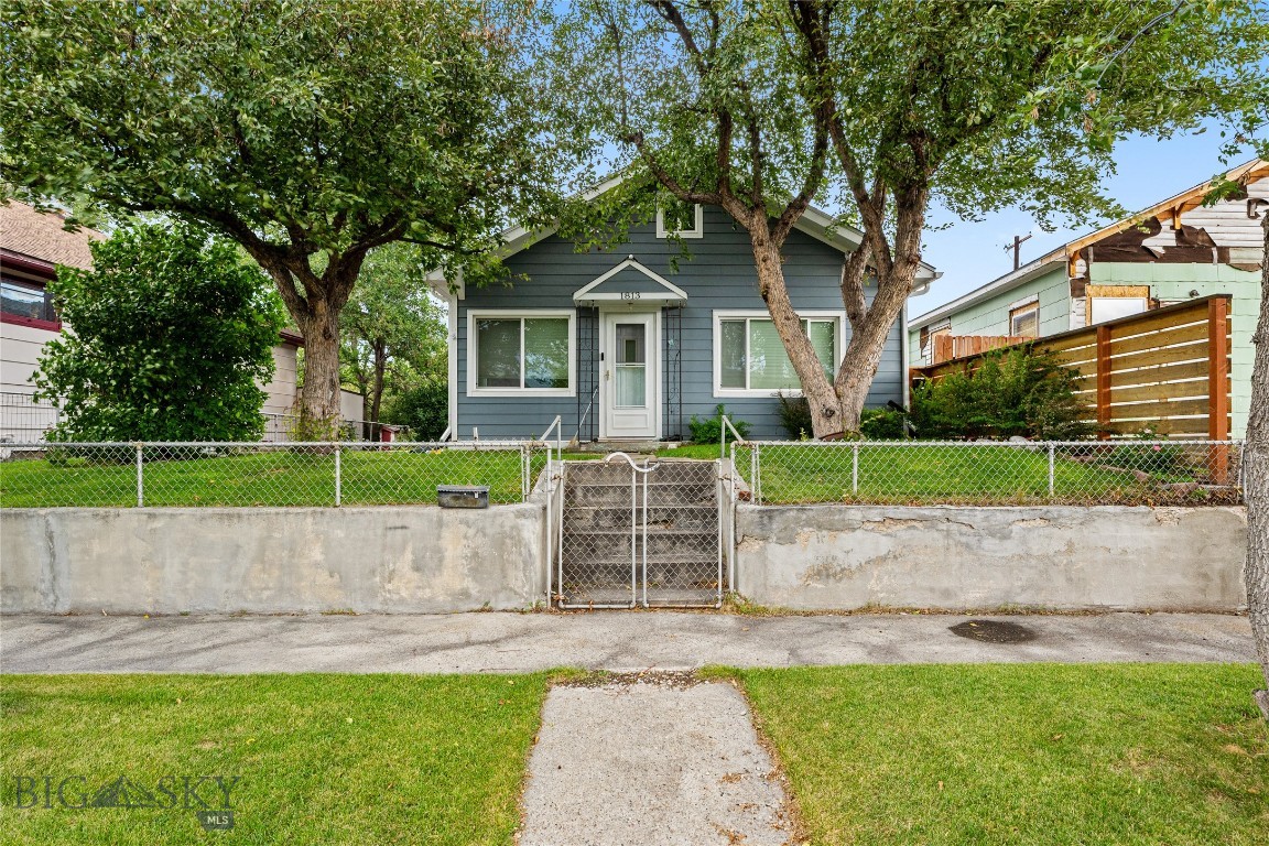 1813 Elm Street — photo