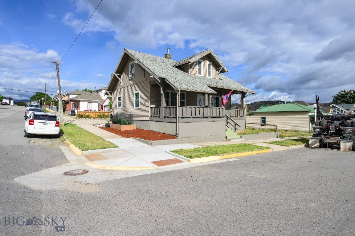620 Ash Street — photo