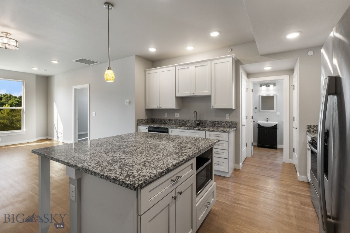 2720 Sartain 304B — photo