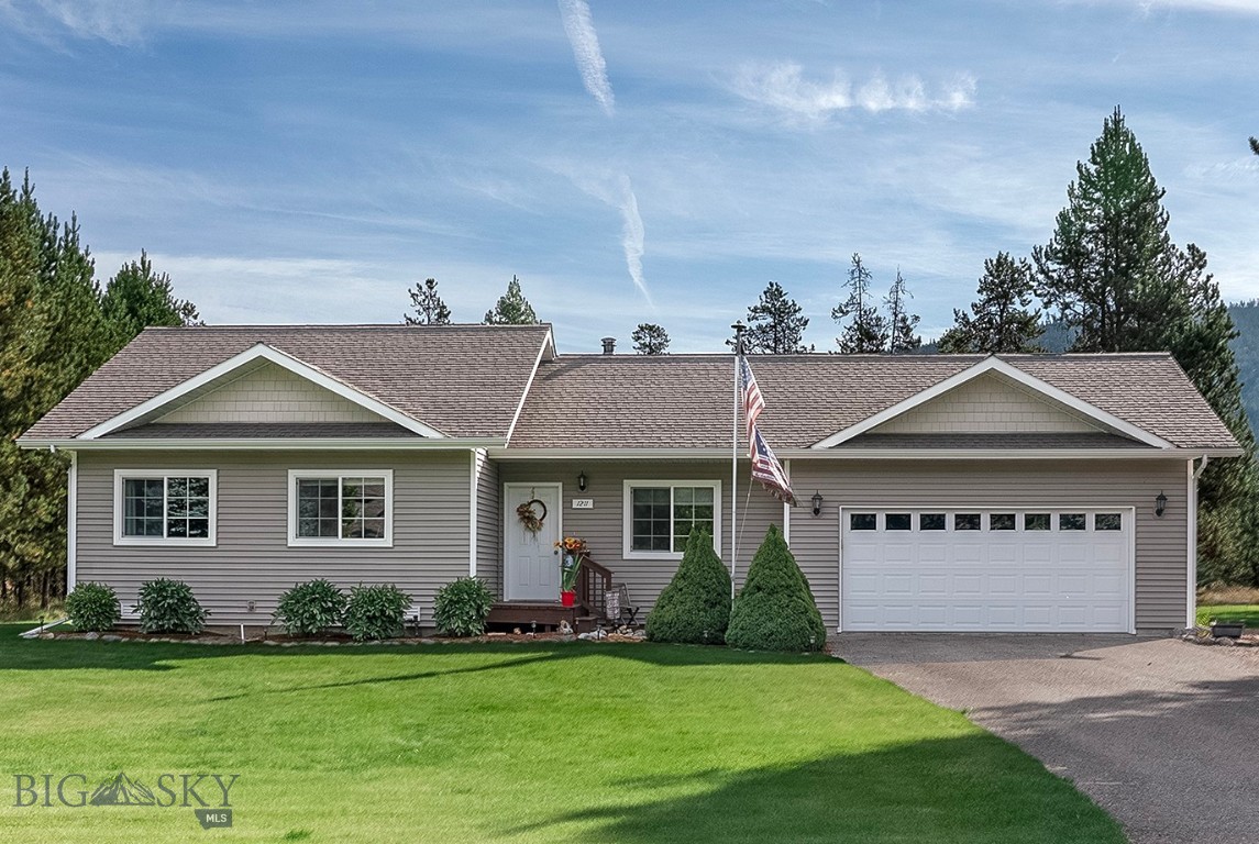 1211 Homesteaders Way — photo