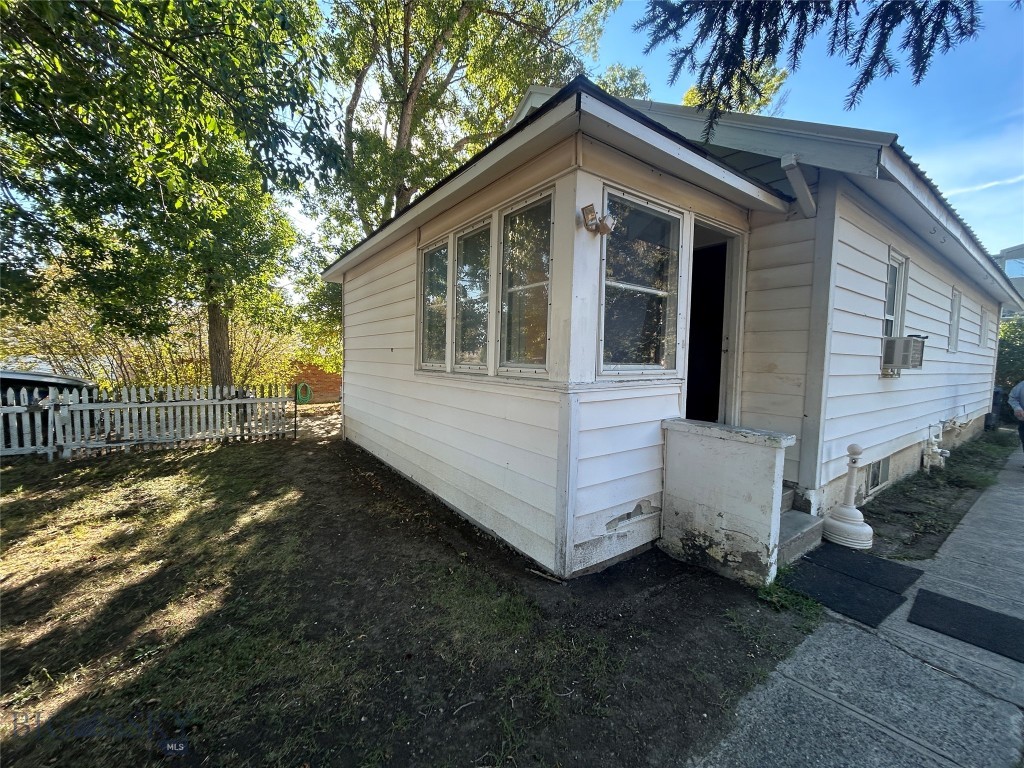 1427 W Crawford — photo