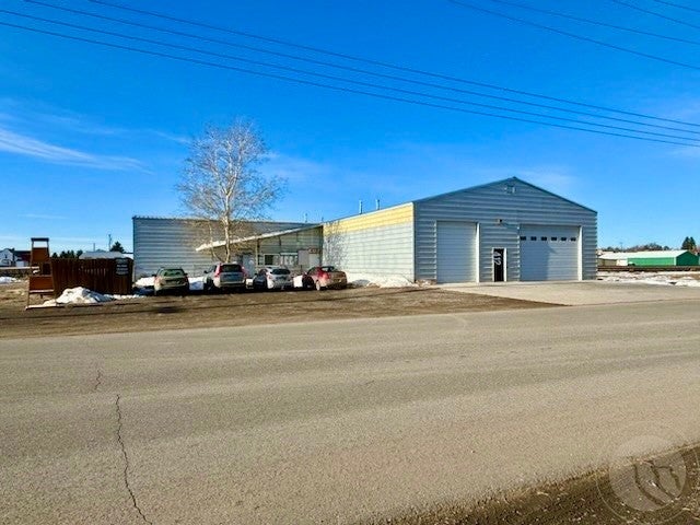412 E Railroad Avenue N — photo