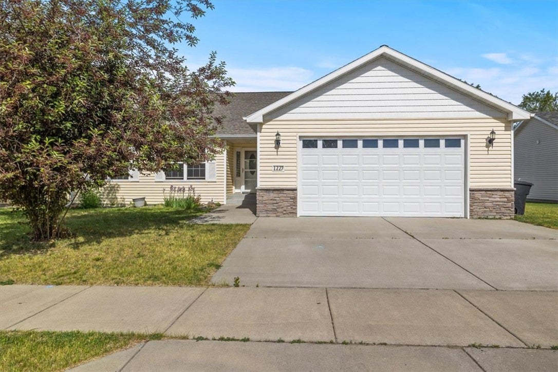 1227 Mirror Lake Lane — photo