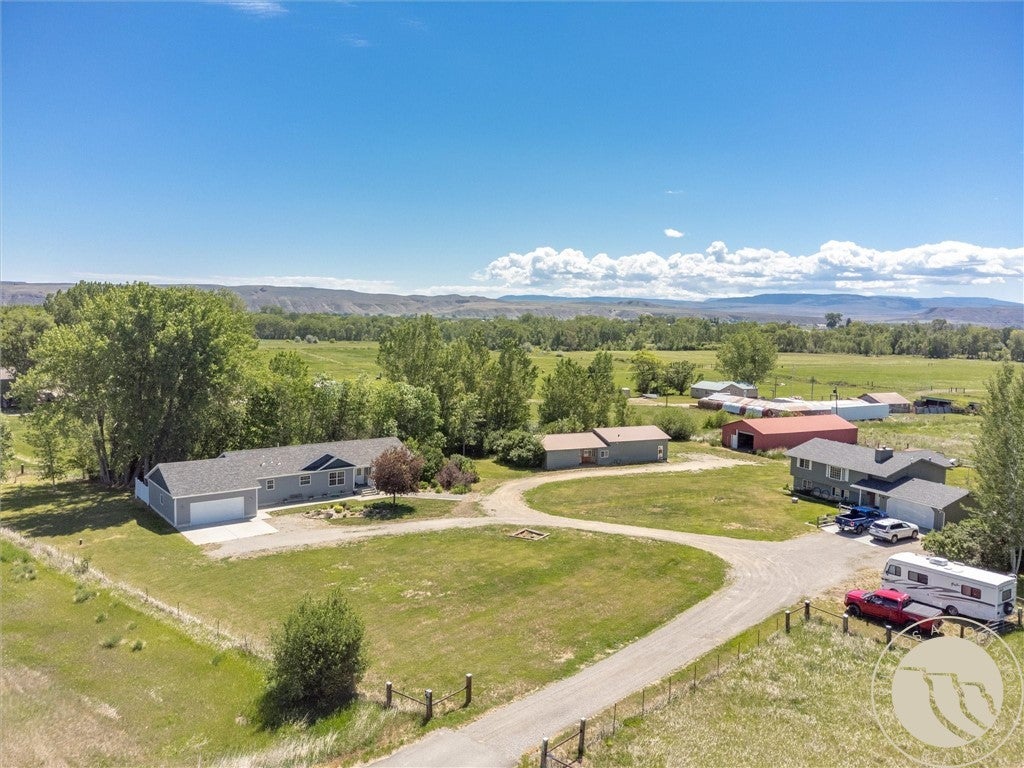 10088 US Highway 212 — photo