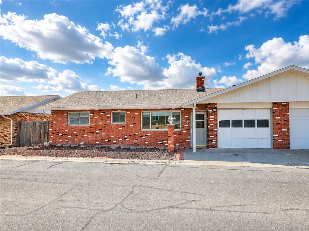 25 Heather Drive — photo