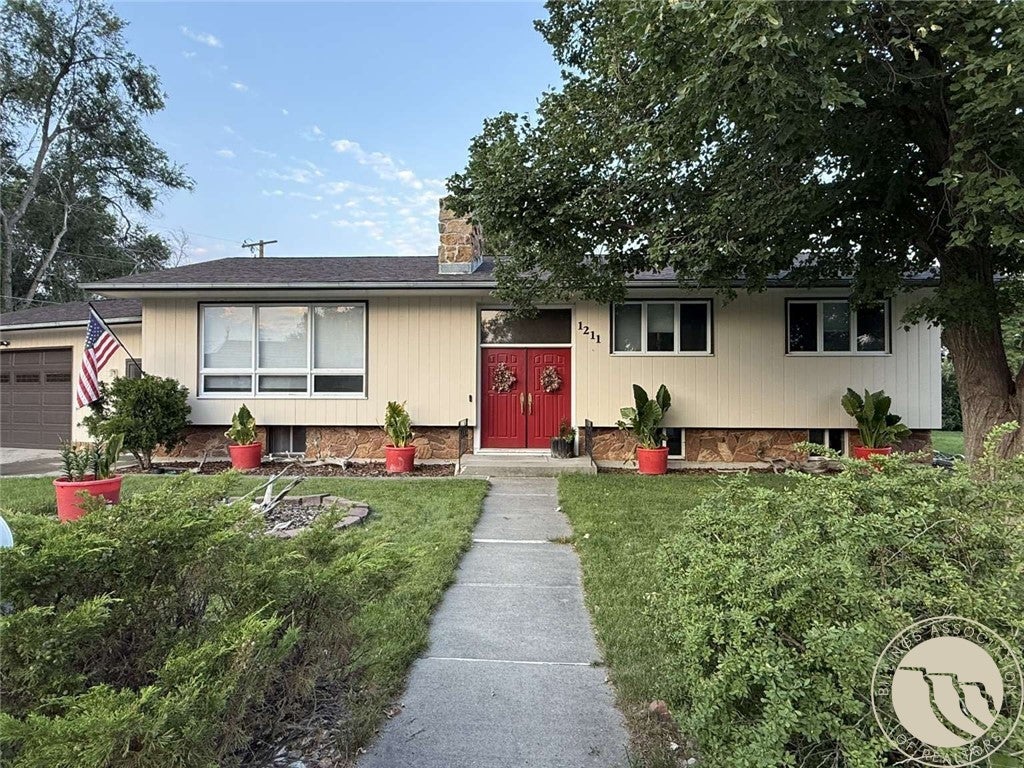 1211 Oakland Drive — photo