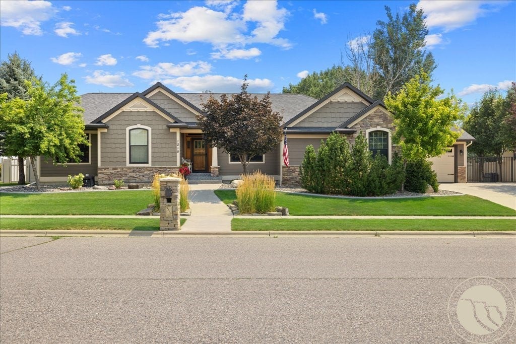 1215 Vineyard Way — photo