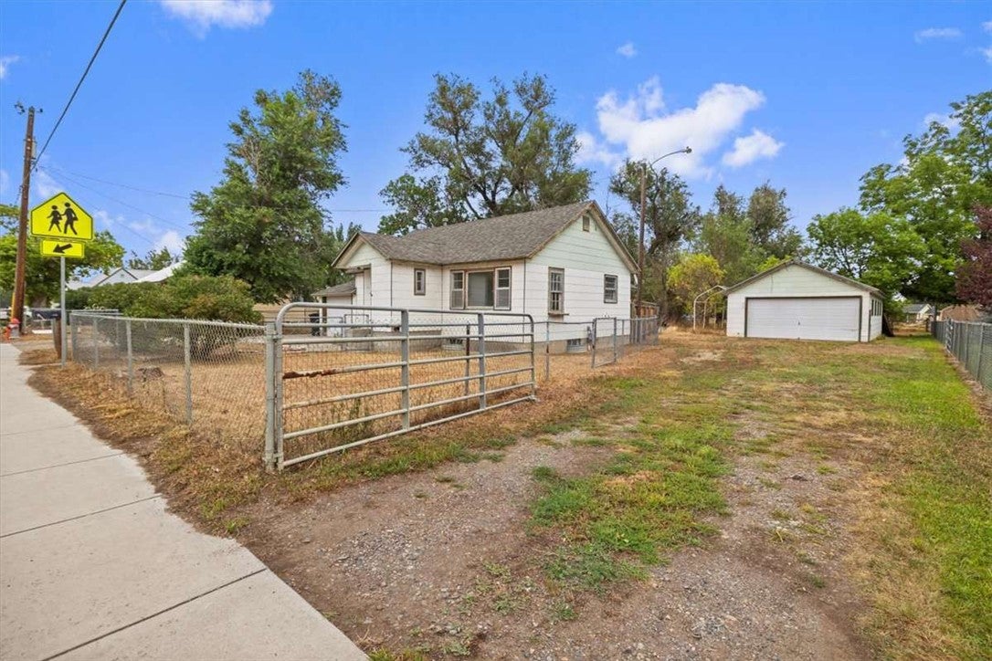 1741 Hawthorne Lane — photo
