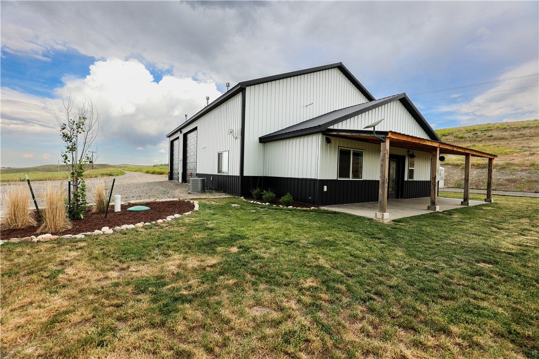 1720 Davis Creek Road — photo