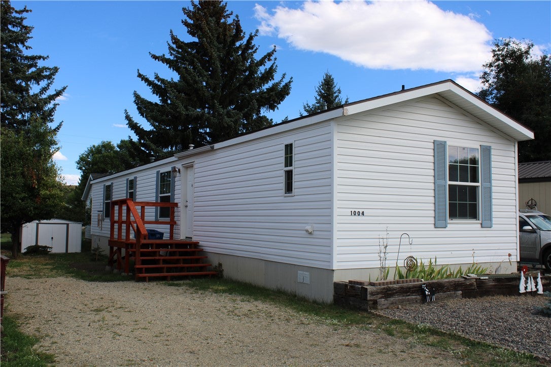 1004 Coutts Avenue — photo