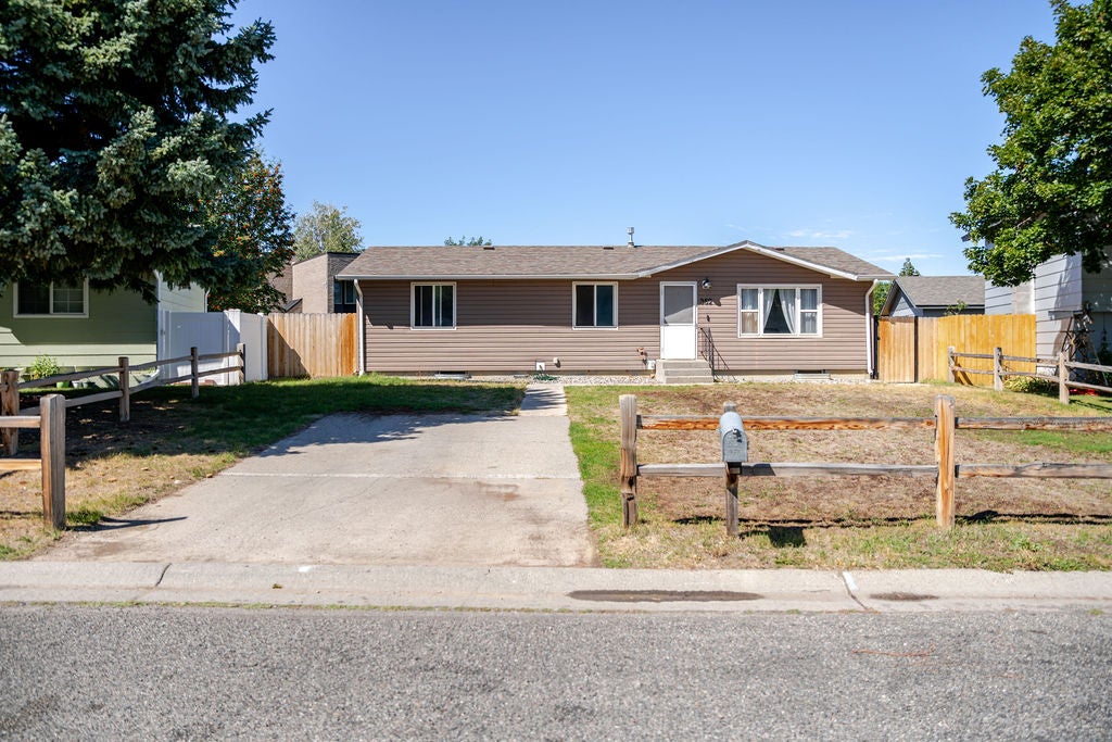 352 E Phyllis Circle — photo