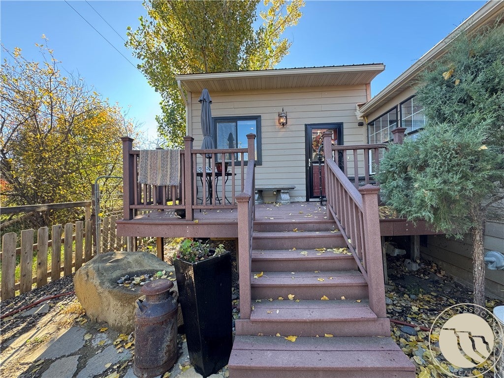 2626 Valley Drive E — photo