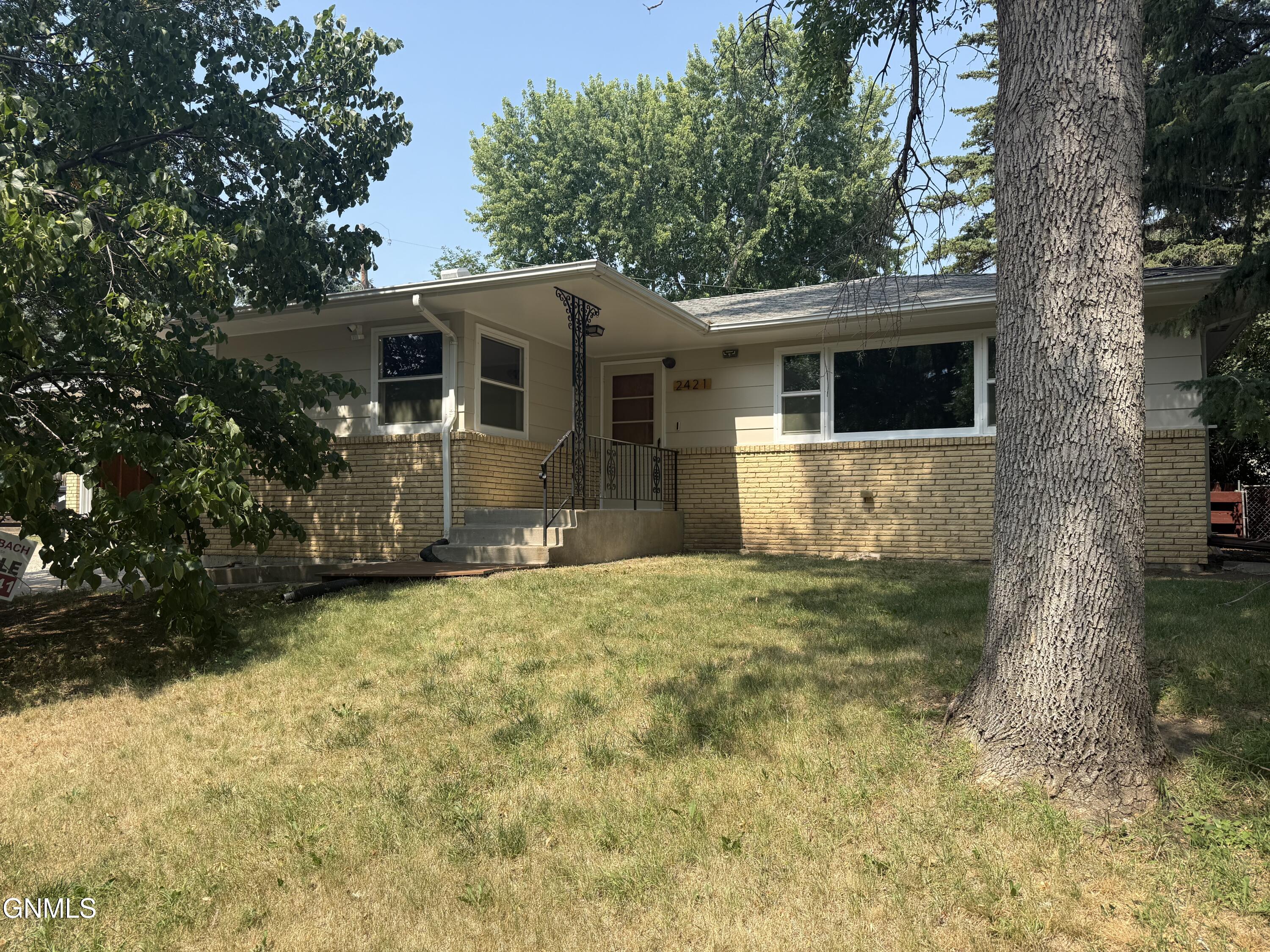 2421 Winchester Drive — photo
